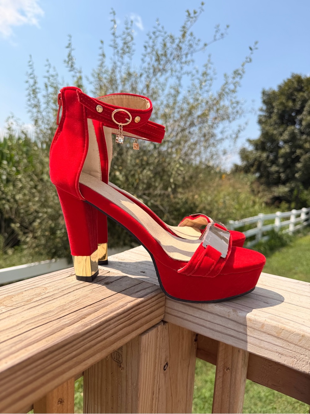 Source Unknown Red Platform Heels with Gold Heel Detail